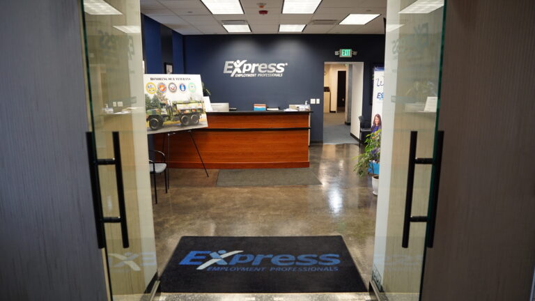 CPG_EXE1703_ExpressEmployment_Utica_Stills_007